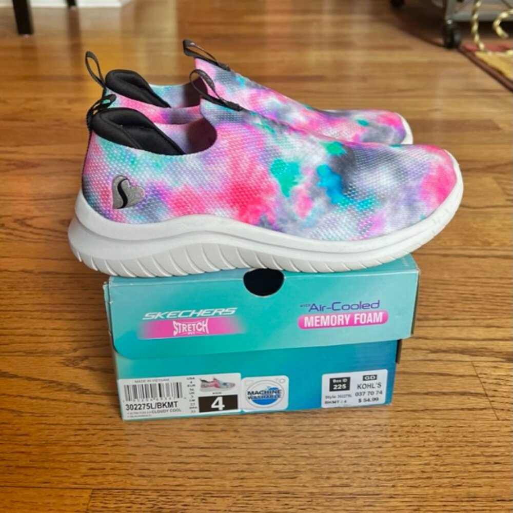 SKECHERS: GIRLS 'ULTRA-FLEX 2.0' CLOUDY AIR-COOLED MEMORY FOAM SNEAKERS-SIZE 4